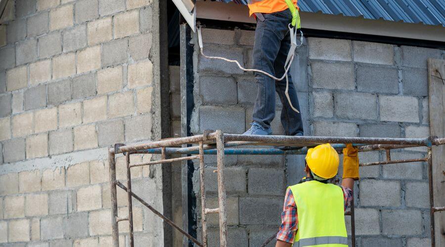 Professional gutter cleaning in Arlington, OR
